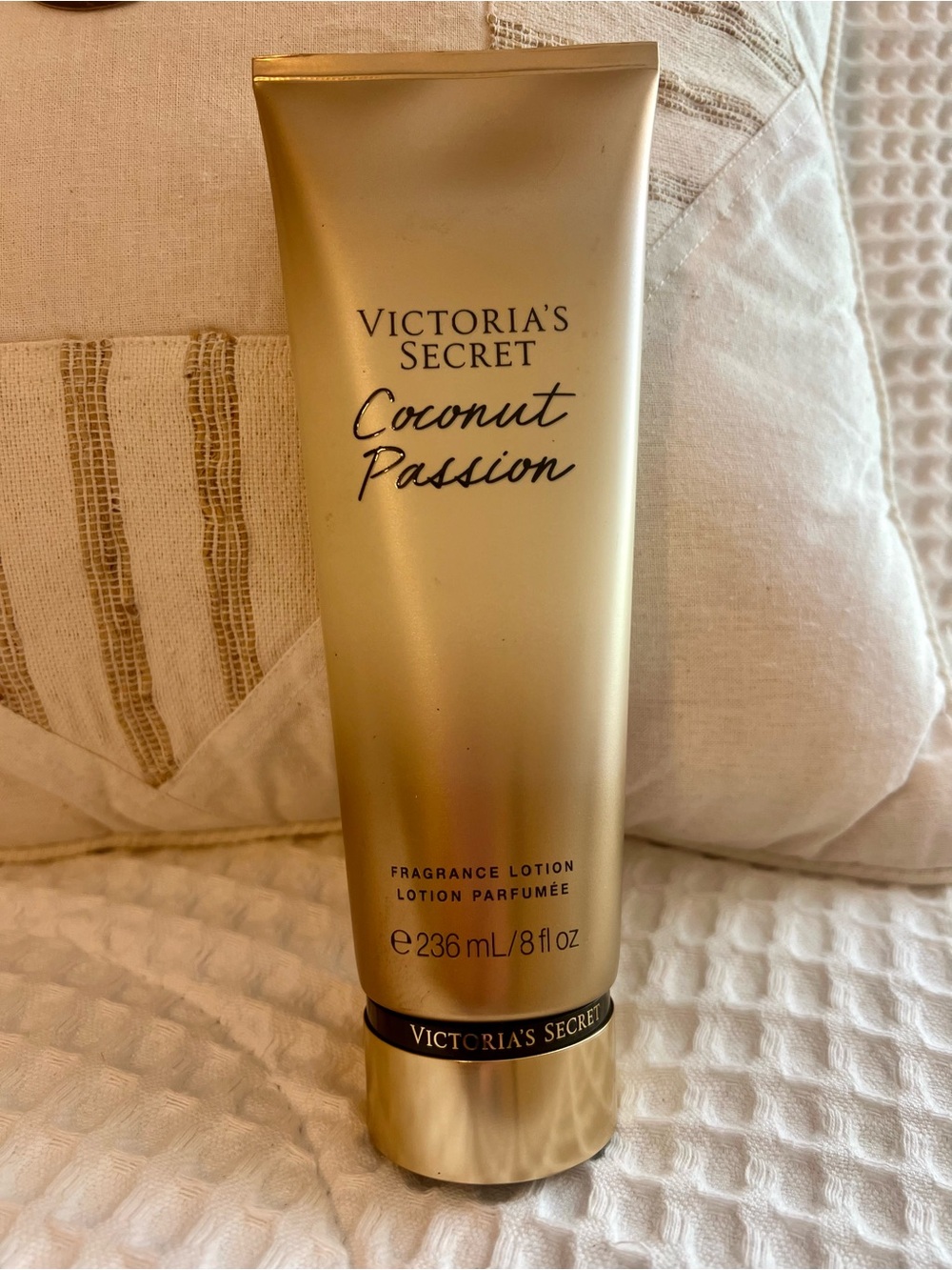 NEW Victoria's Secret Coconut Passion Lotion - Metallic Gold Finish 8 oz e236ml